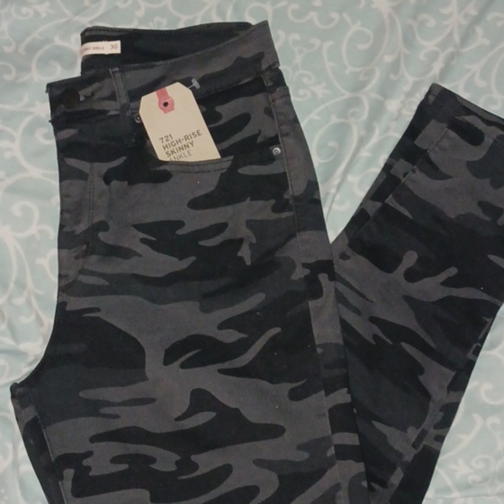 Levi's 721 High-Rise Skinny Ankle